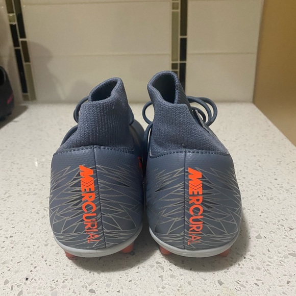 Boys Nike Cleats - Picture 4 of 5